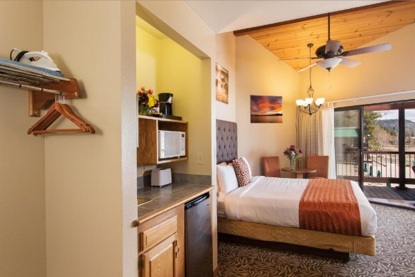 Mourelatos Lakeshore Resort image 19